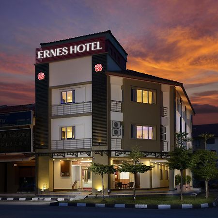 Ernes Hotel Bayu Mutiara Bukit Mertajam Esterno foto