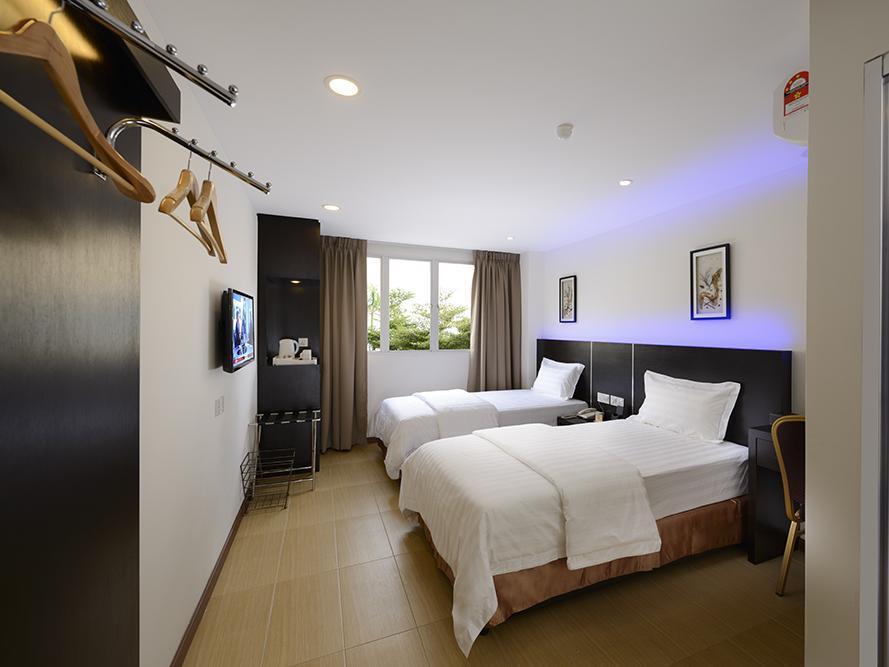 Ernes Hotel Bayu Mutiara Bukit Mertajam Esterno foto