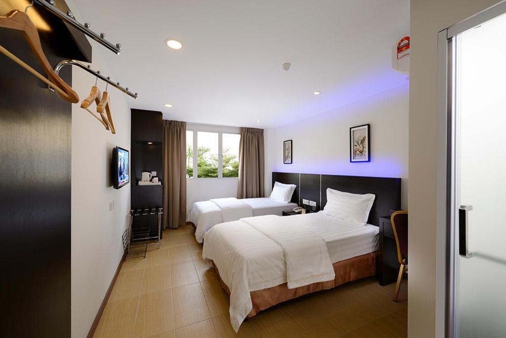 Ernes Hotel Bayu Mutiara Bukit Mertajam Esterno foto
