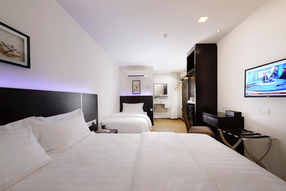 Ernes Hotel Bayu Mutiara Bukit Mertajam Esterno foto